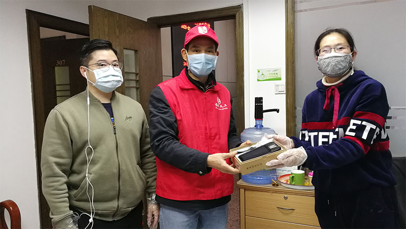 智能设备助力某情防控——华视电子捐赠数台手持身份核查设备